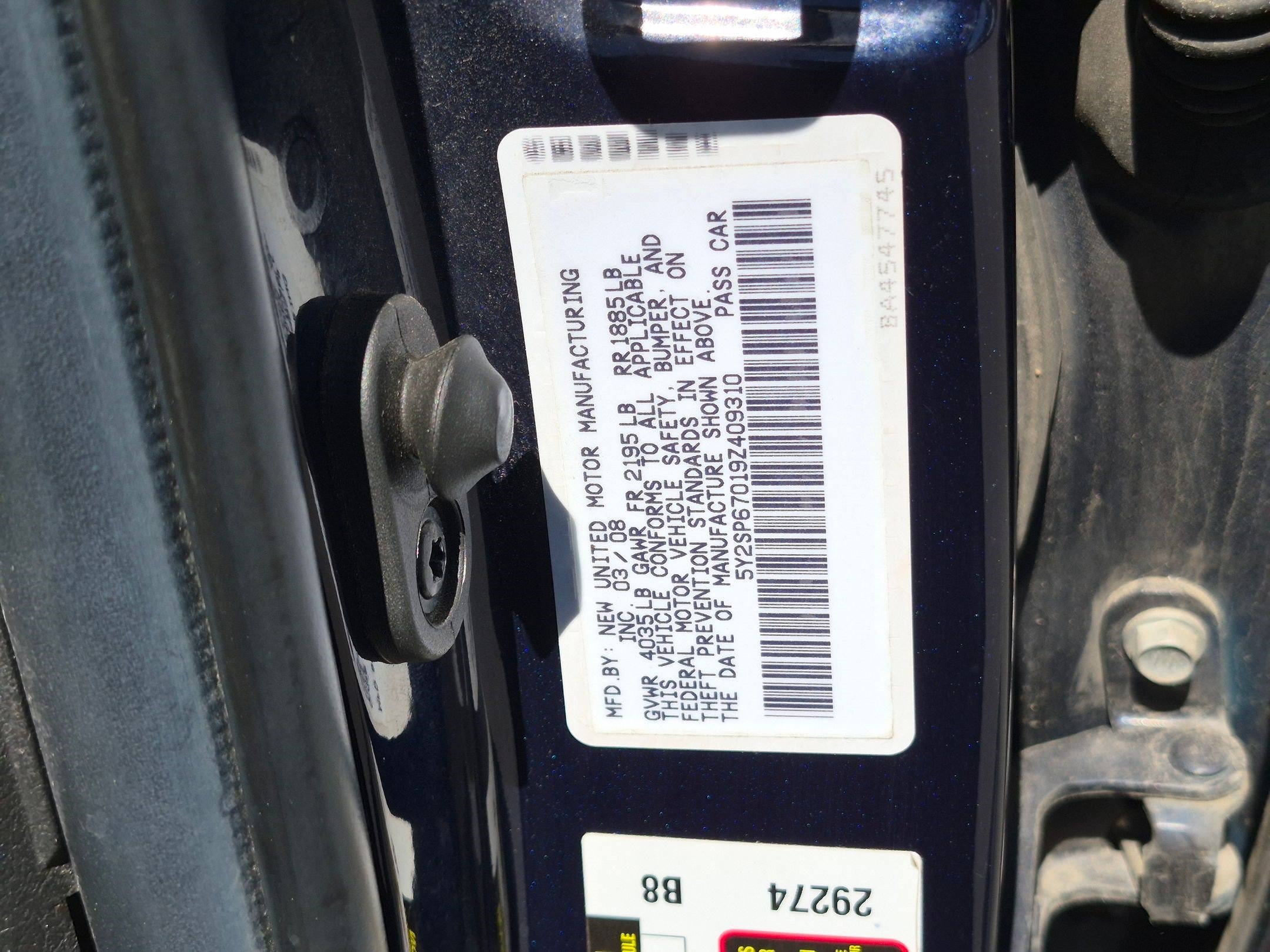 Used 2009 Pontiac Vibe w/ Preferred Package FWD image 31