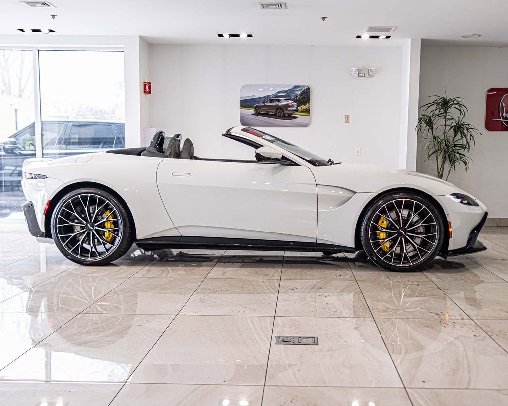 Used 2023 Aston Martin V8 Vantage Roadster image 9