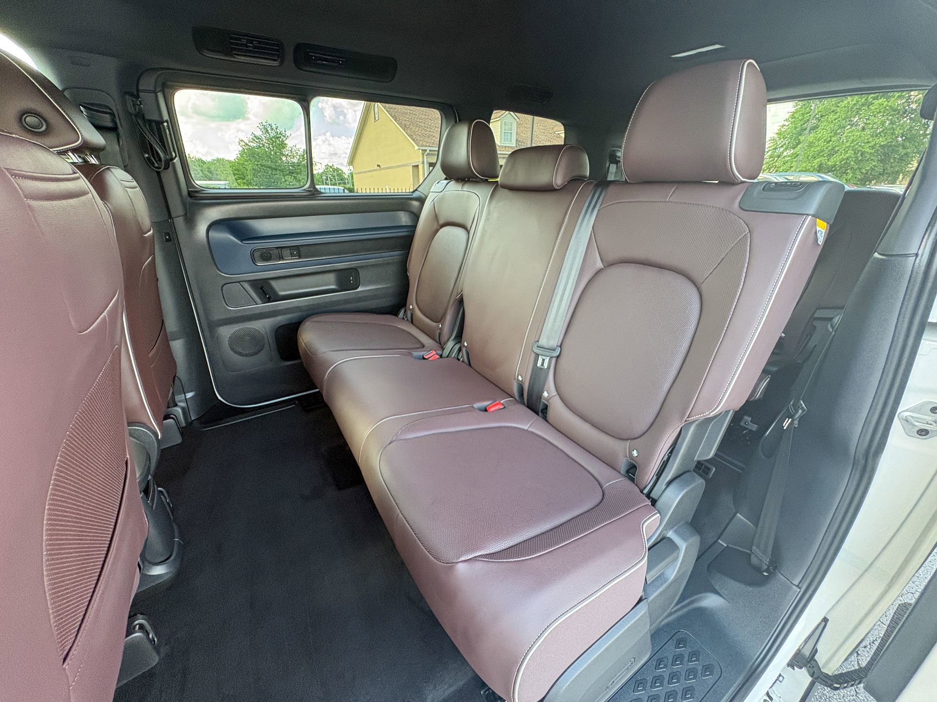 Used 2025 Volkswagen ID. Buzz Pro S RWD image 29