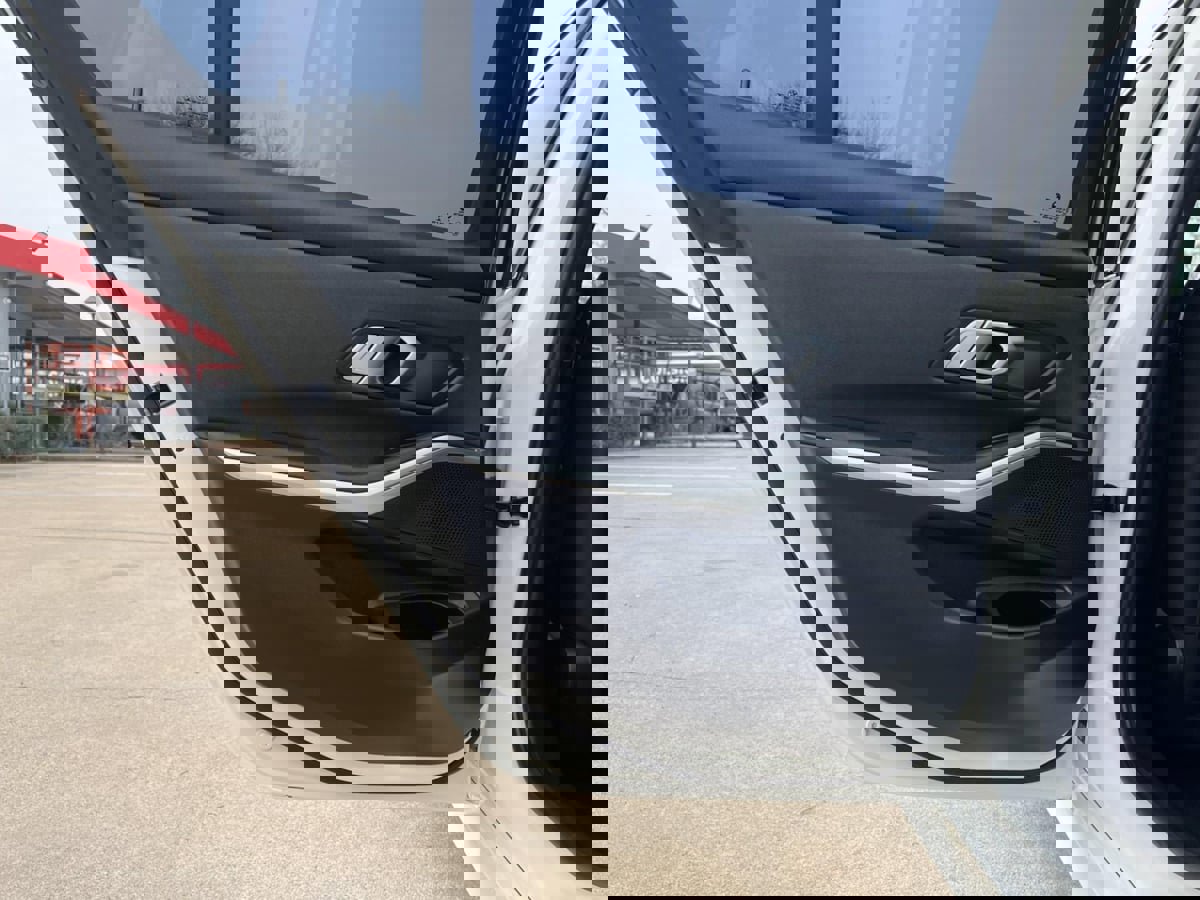 Used 2019 BMW 330i Sedan w/ Convenience Package image 23