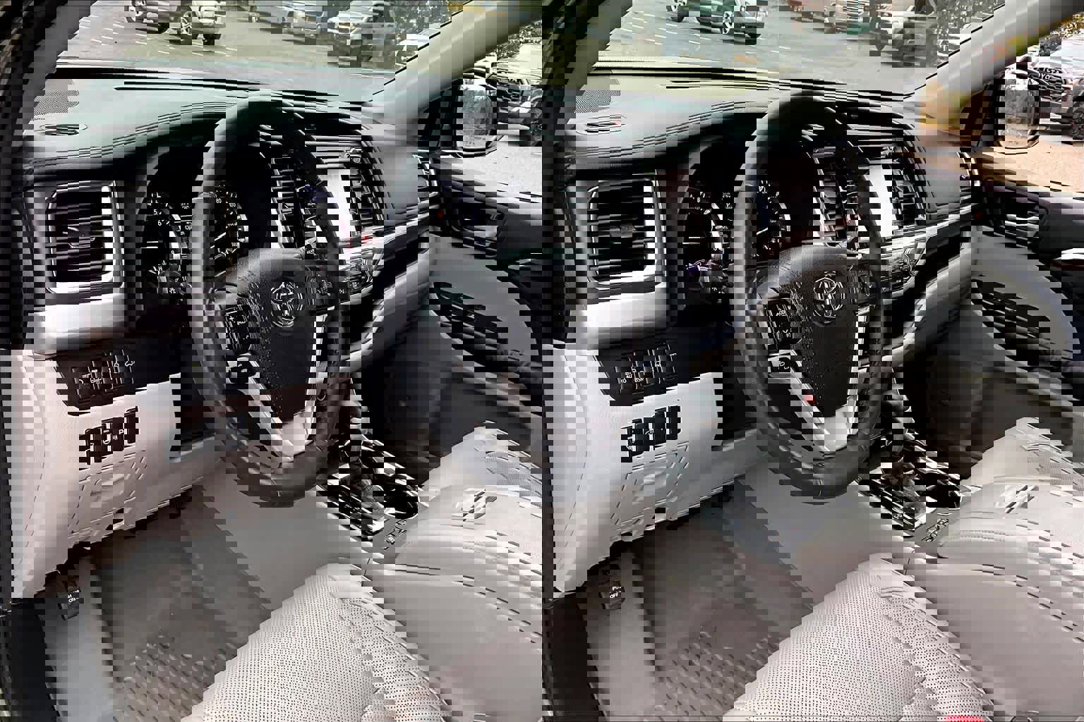 Certified 2016 Toyota Highlander Limited Platinum image 17