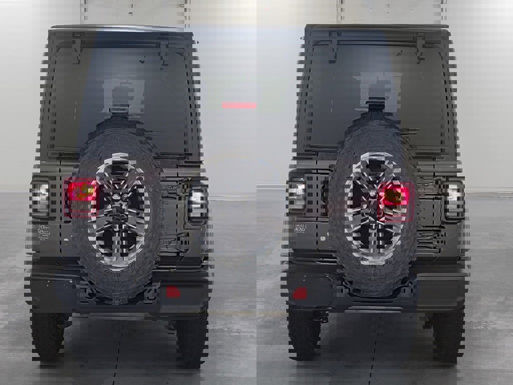 Used 2019 Jeep Wrangler Unlimited Sahara image 7