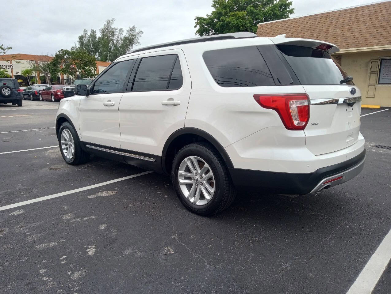 Used 2016 Ford Explorer XLT w/ Equipment Group 202A FWD image 7