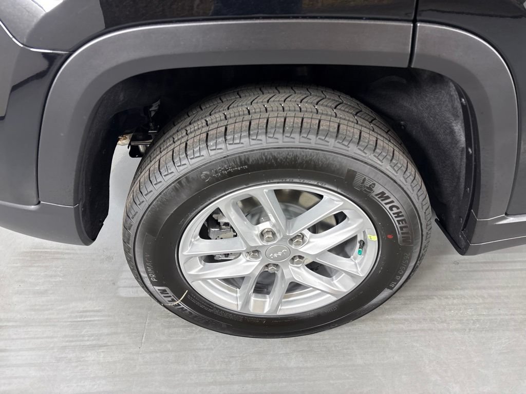 New 2026 Jeep Grand Cherokee Laredo RWD image 10