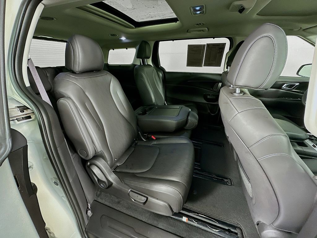 Used 2026 Kia Carnival SX w/ SX Dark Edition Package image 36