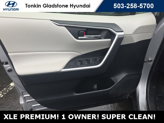 Used 2022 Toyota RAV4 XLE Premium image 8