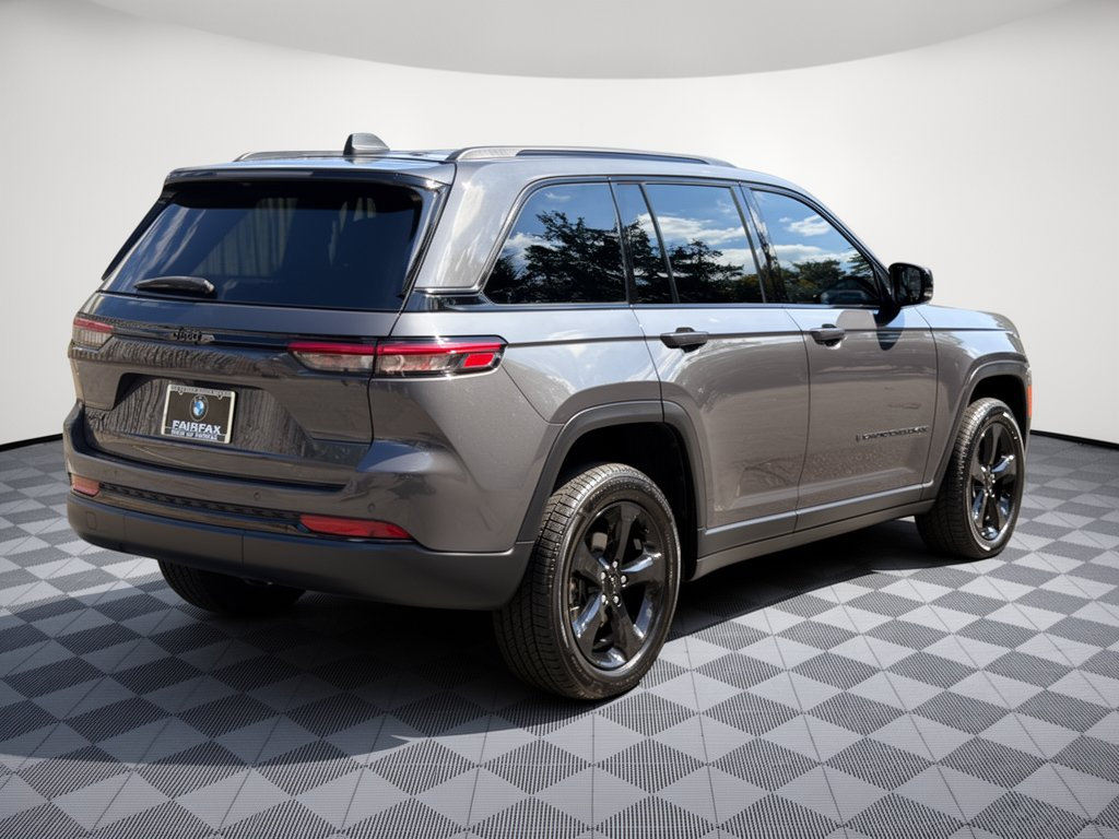 Used 2022 Jeep Grand Cherokee Altitude AWD/4WD image 9