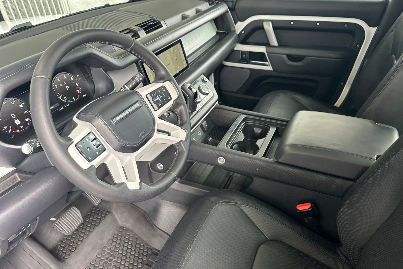 Used 2024 Land Rover Defender 110 X-Dynamic SE AWD/4WD image 9