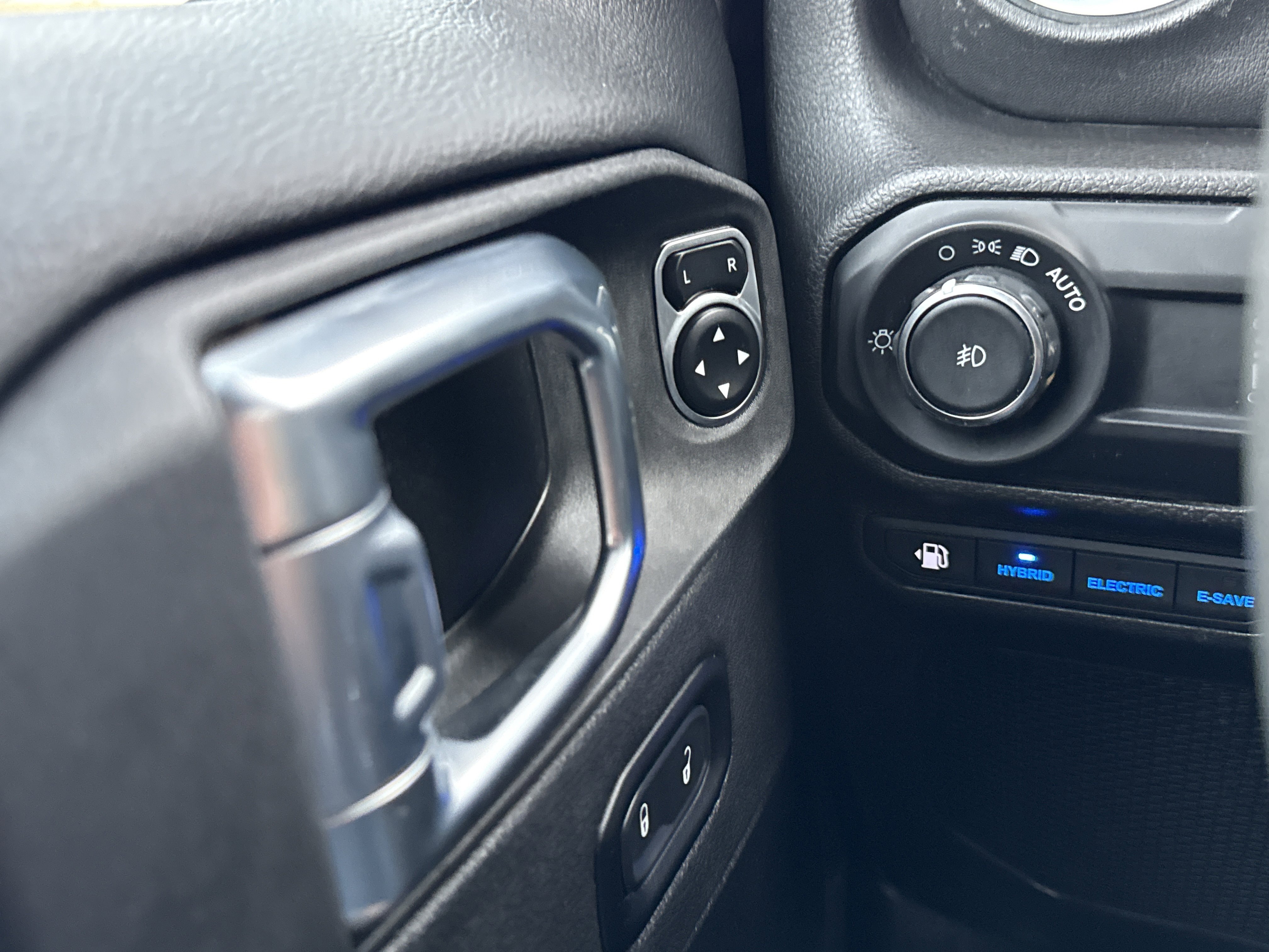 Used 2023 Jeep Wrangler Unlimited Rubicon 4xe image 31