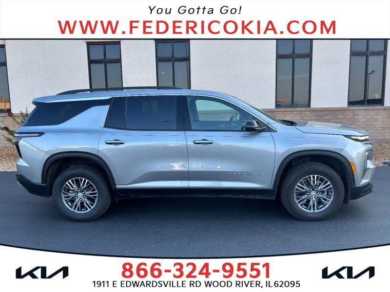 Used 2025 Chevrolet Traverse LT w/ LPO, Floor Liner Package FWD image 1