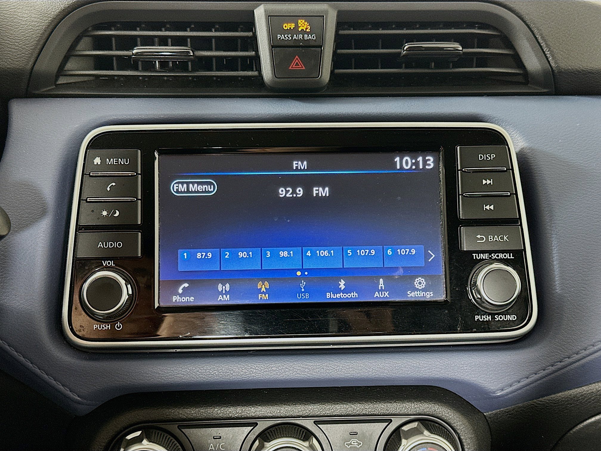 Used 2023 Nissan Versa SV image 21