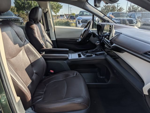 Used 2022 Toyota Sienna Platinum AWD/4WD image 33