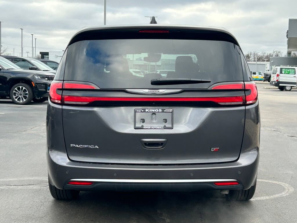 Certified 2023 Chrysler Pacifica Touring-L image 6