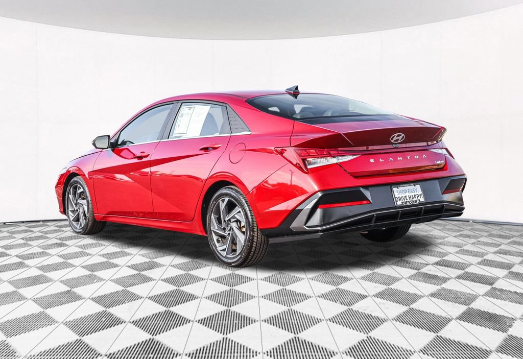 Certified 2025 Hyundai Elantra Limited FWD image 16