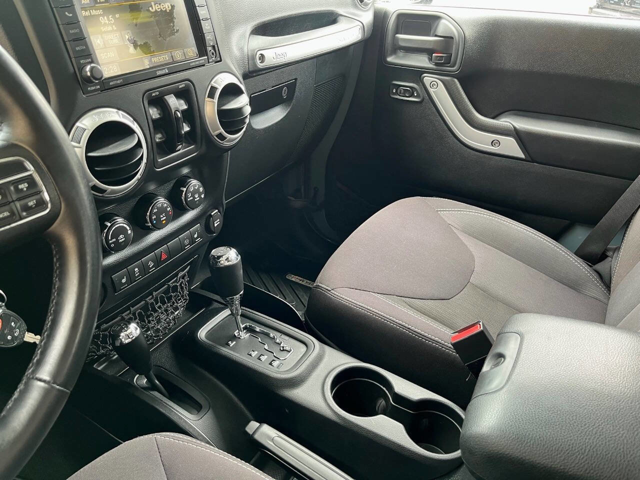 Used 2015 Jeep Wrangler Unlimited Rubicon w/ Dual Top Group image 23