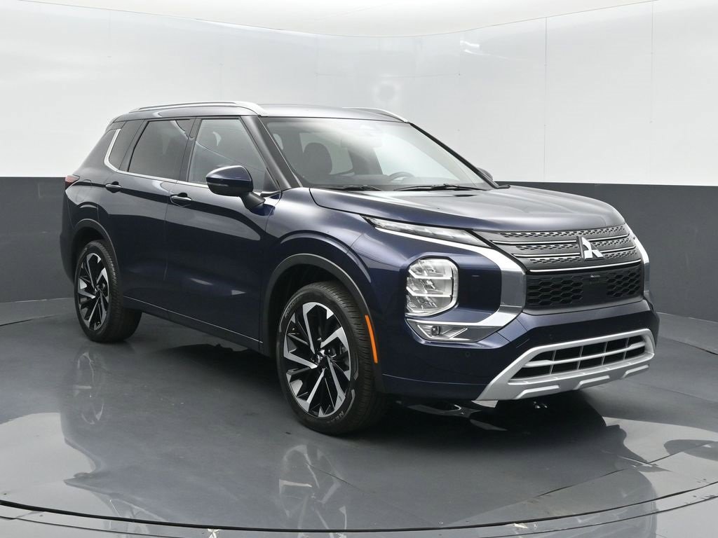 Used 2024 Mitsubishi Outlander SEL image 2