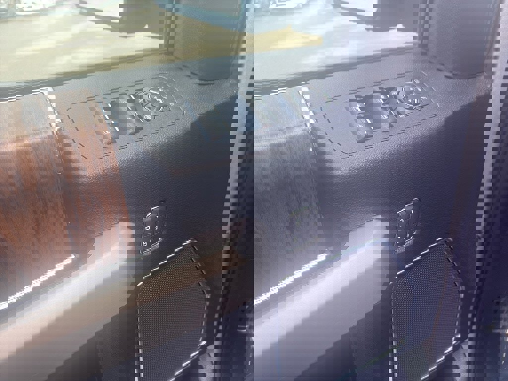 Used 2020 Ford F150 Lariat image 6