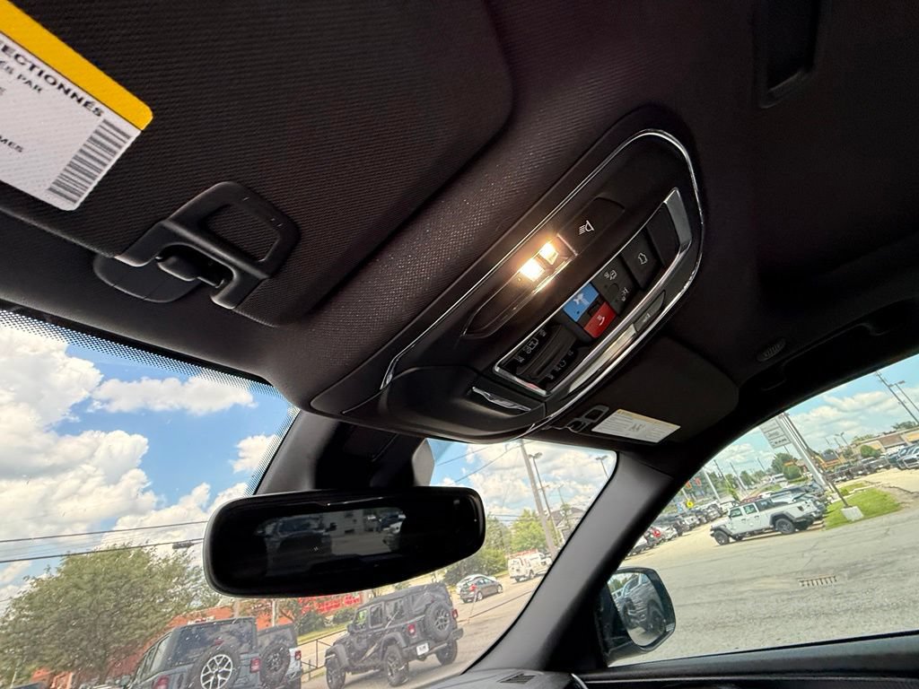 Used 2023 Jeep Grand Cherokee Altitude AWD/4WD image 23
