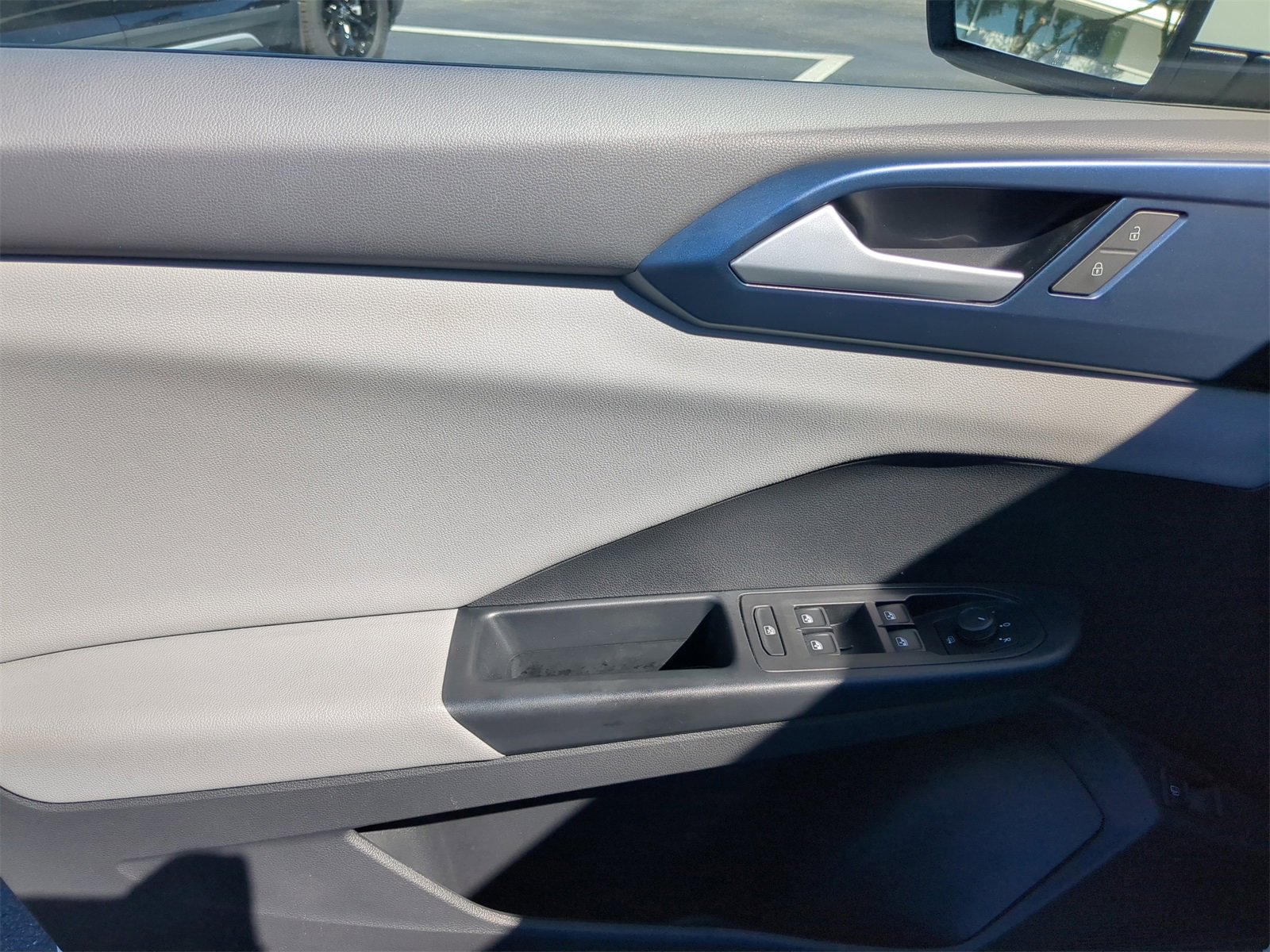 Used 2022 Volkswagen Taos SE image 16