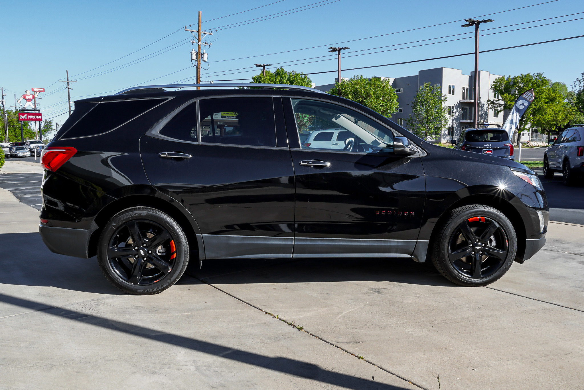 Used 2020 Chevrolet Equinox Premier w/ Premier Redline Edition image 9