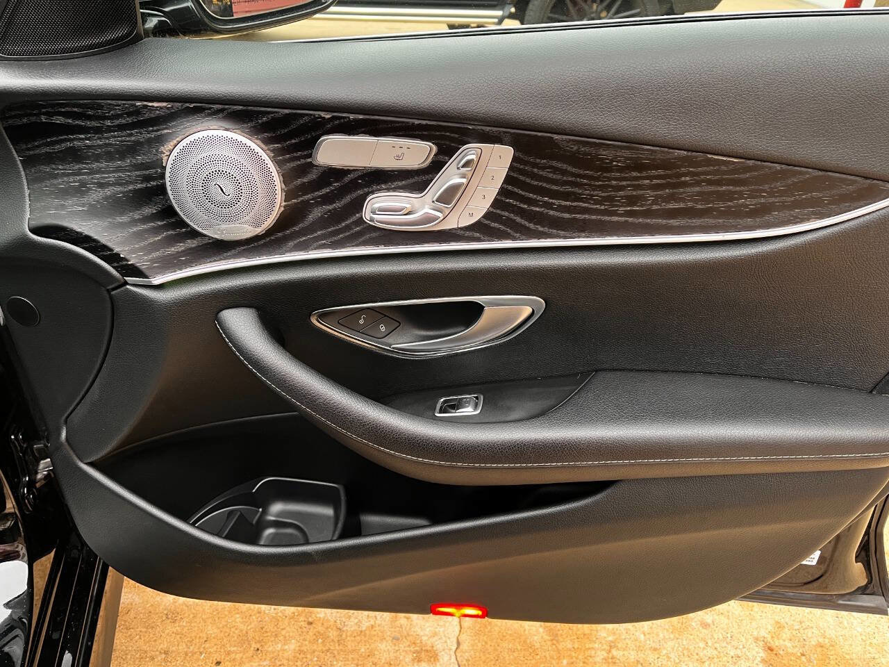 Used 2019 Mercedes-Benz E 300 4MATIC image 24