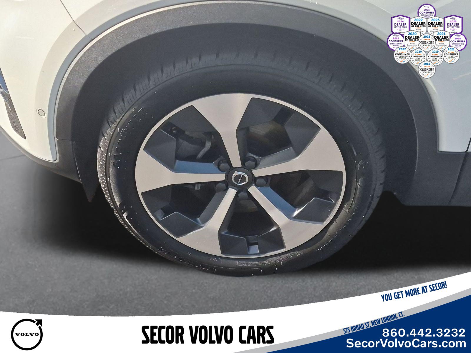Used 2023 Volvo XC40 B5 Plus w/ Driver Assist Package AWD/4WD image 26