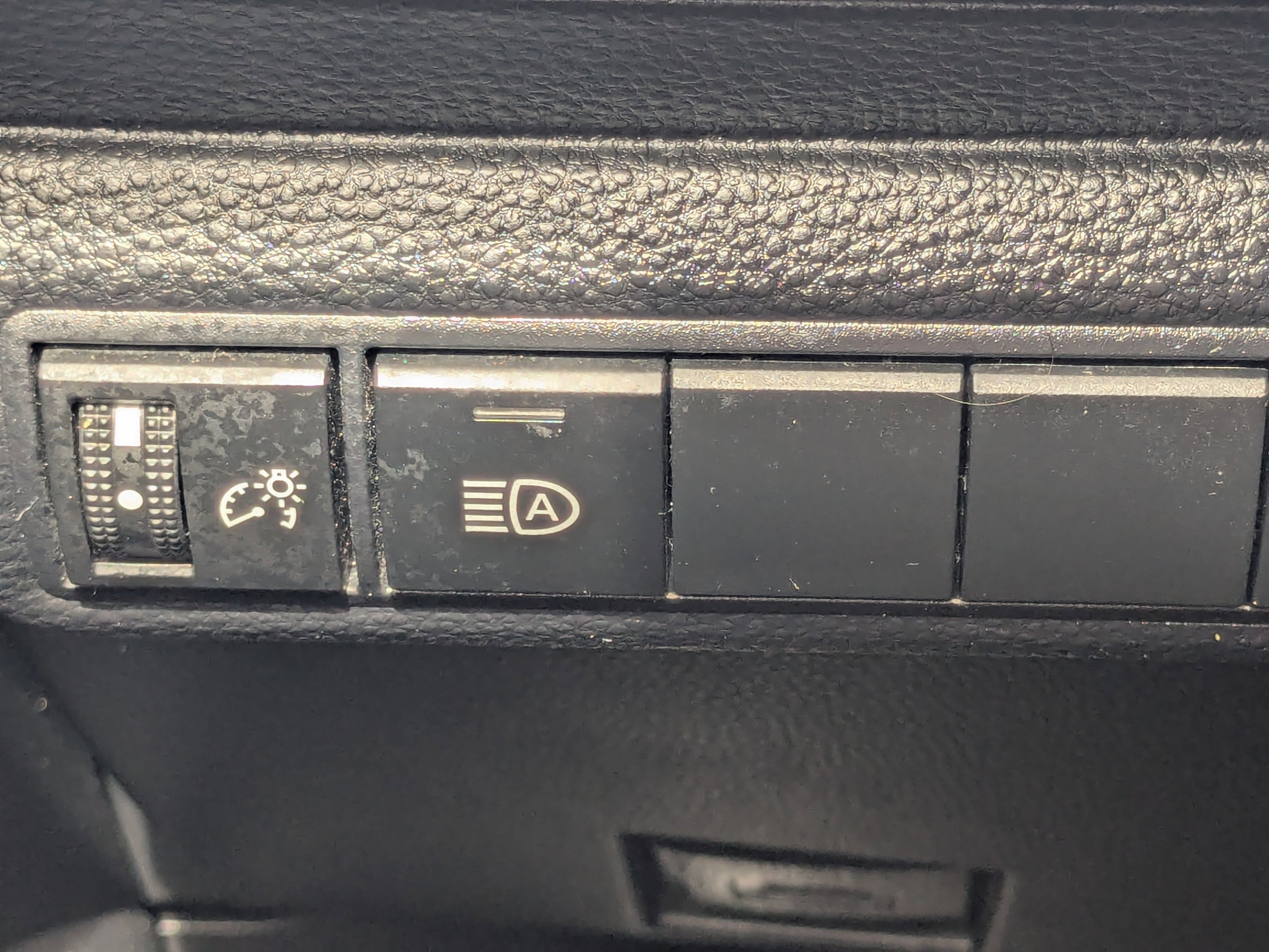 Used 2023 Toyota Corolla LE image 29