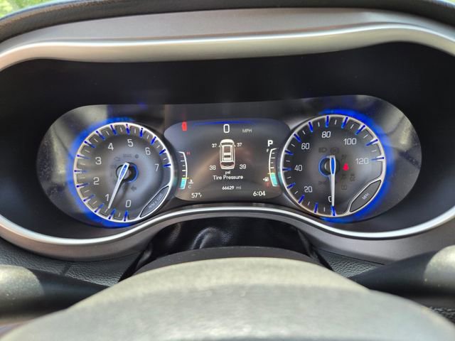 Used 2023 Chrysler Pacifica Touring-L FWD image 31