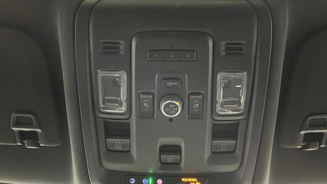 Used 2022 GMC Yukon XL SLT w/ SLT Premium Package AWD/4WD image 37