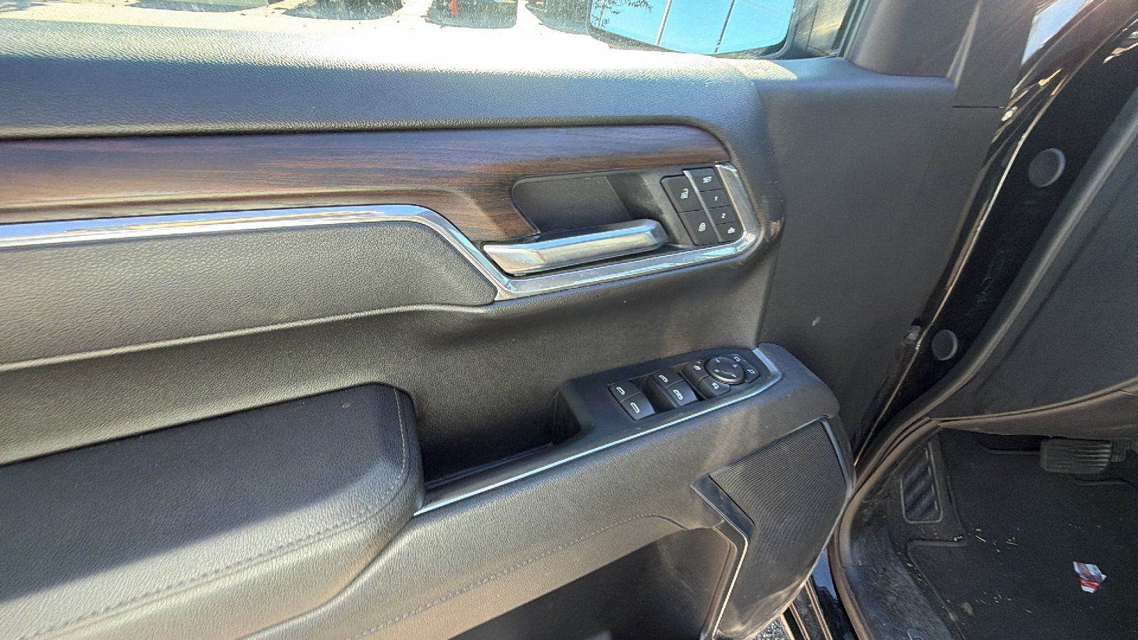 Used 2025 GMC Sierra 1500 SLT AWD/4WD image 15