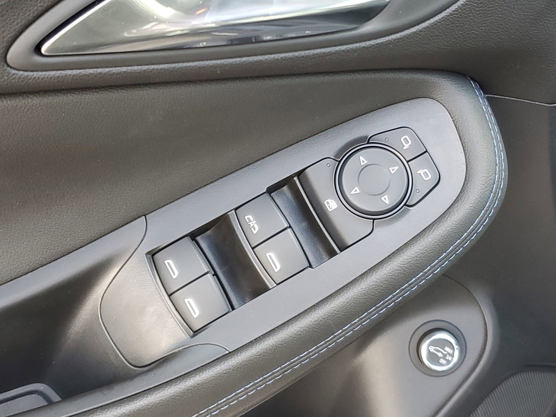 Used 2025 Buick Encore GX Sport Touring image 18