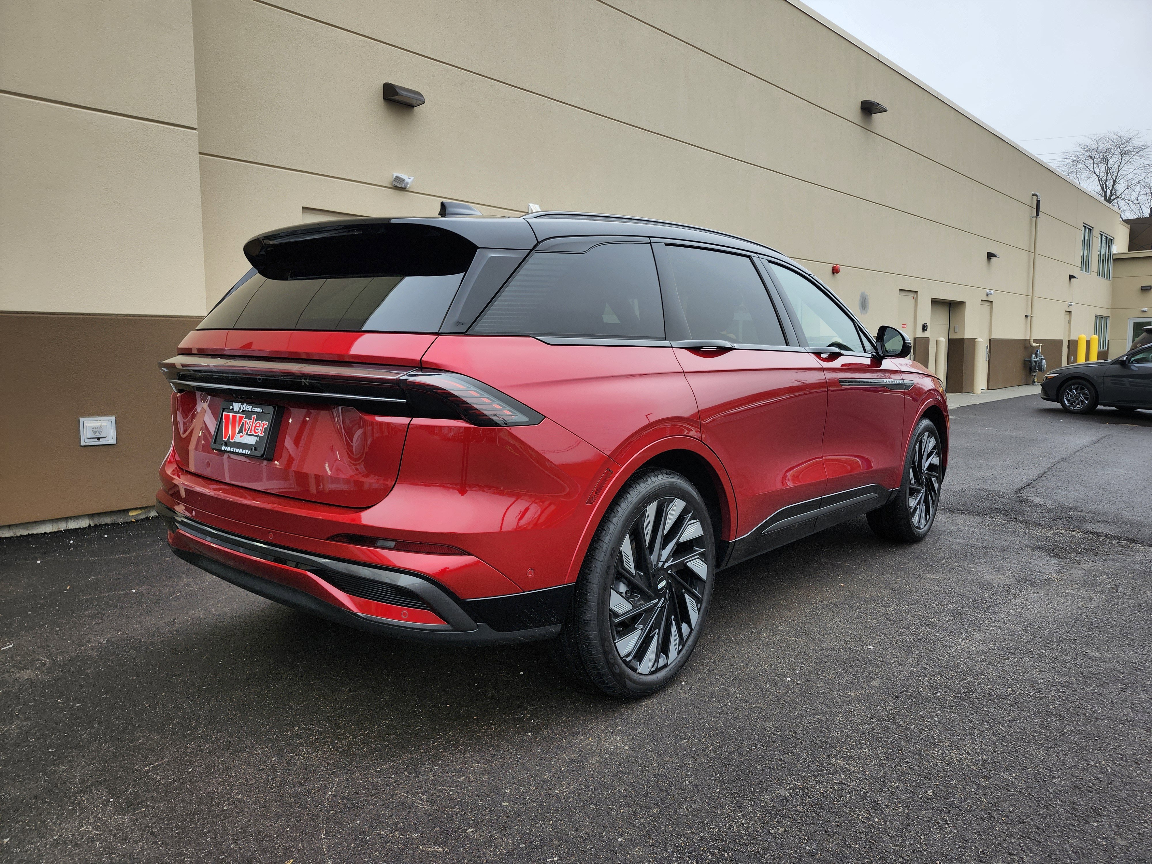 Used 2024 Lincoln Nautilus Reserve w/ Equipment Group 202A image 3