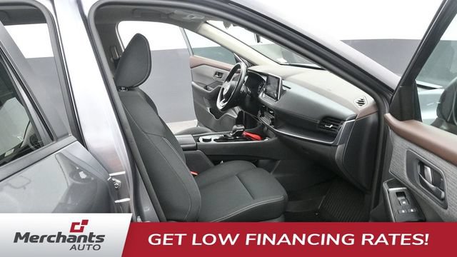 Used 2023 Nissan Rogue S AWD/4WD image 17