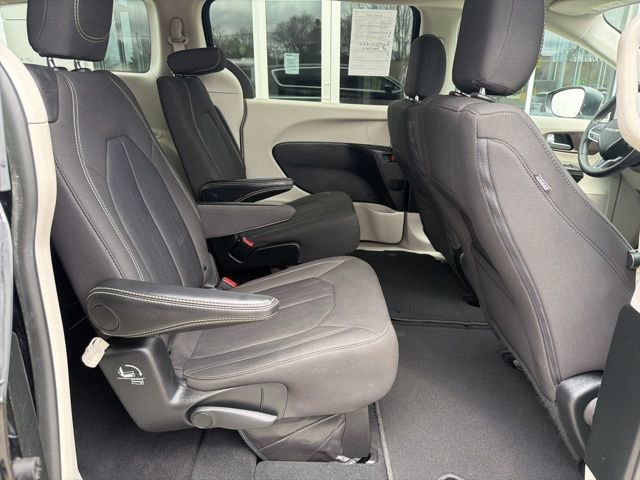 Used 2024 Chrysler Voyager LX FWD image 16