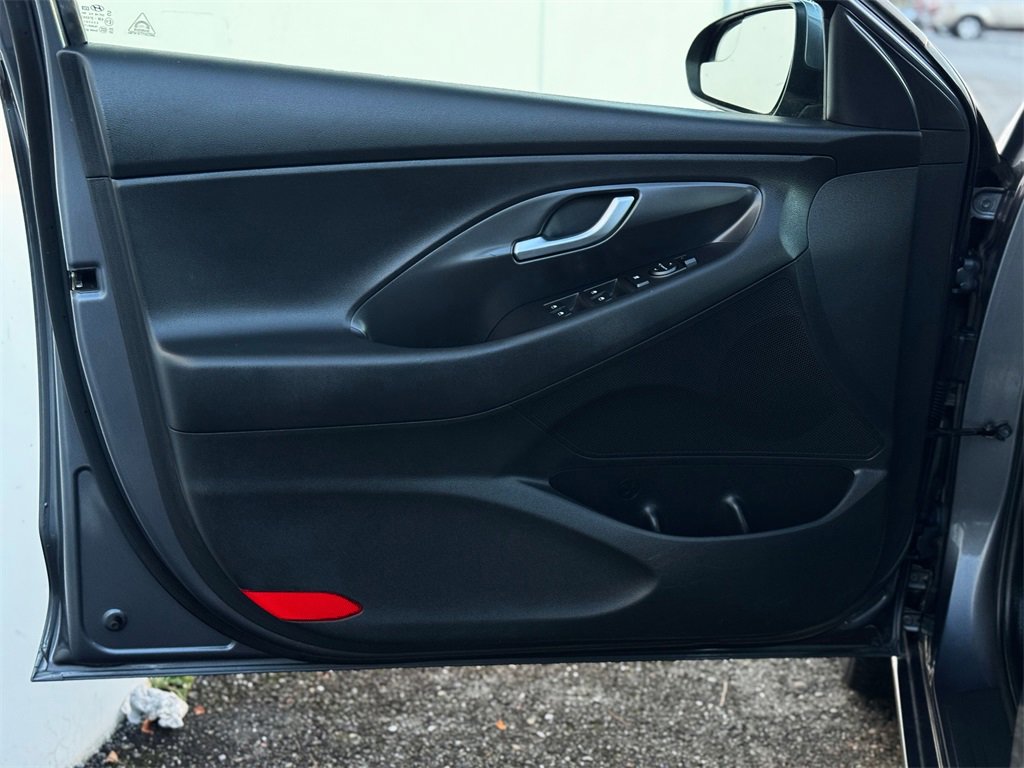 Used 2018 Hyundai Elantra GT image 10