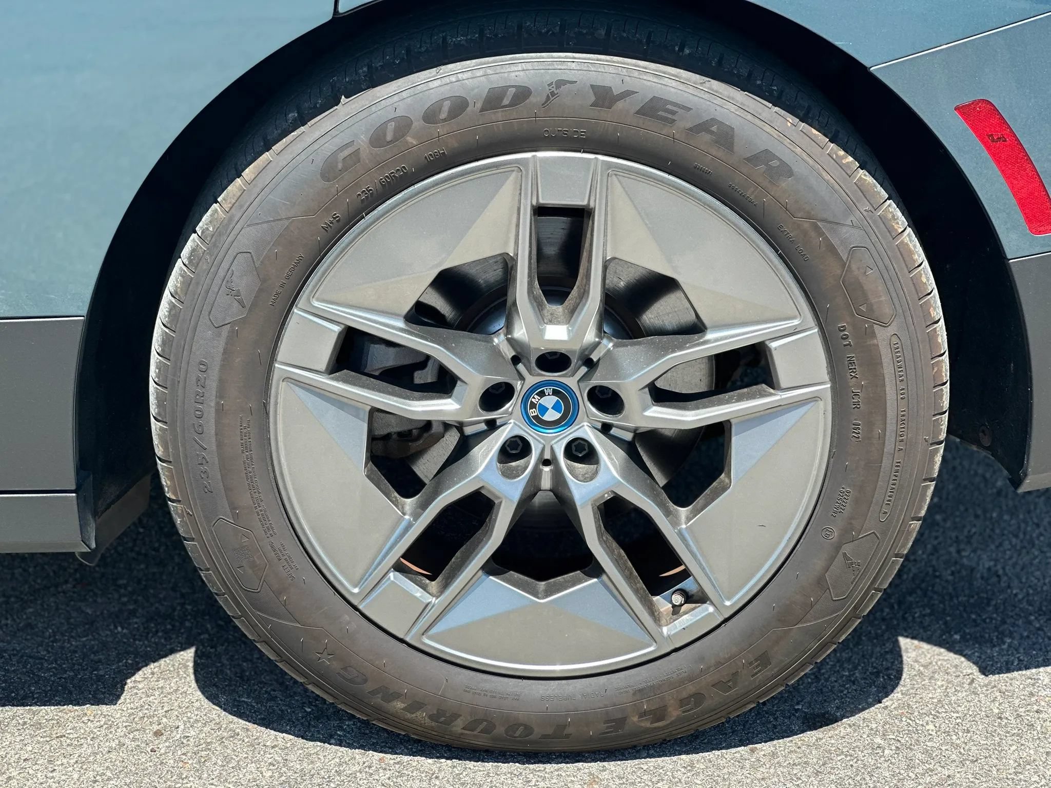 Used 2022 BMW iX xDrive50 w/ Convenience Package AWD/4WD image 24