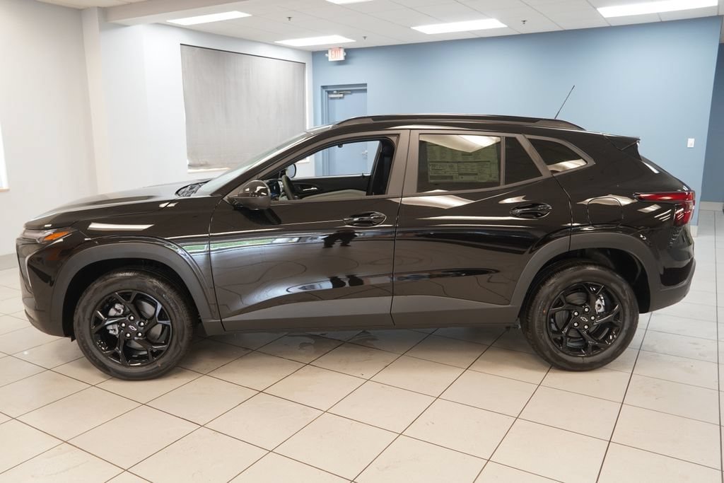 New 2026 Chevrolet Trax LT w/ Driver Confidence Package FWD image 2