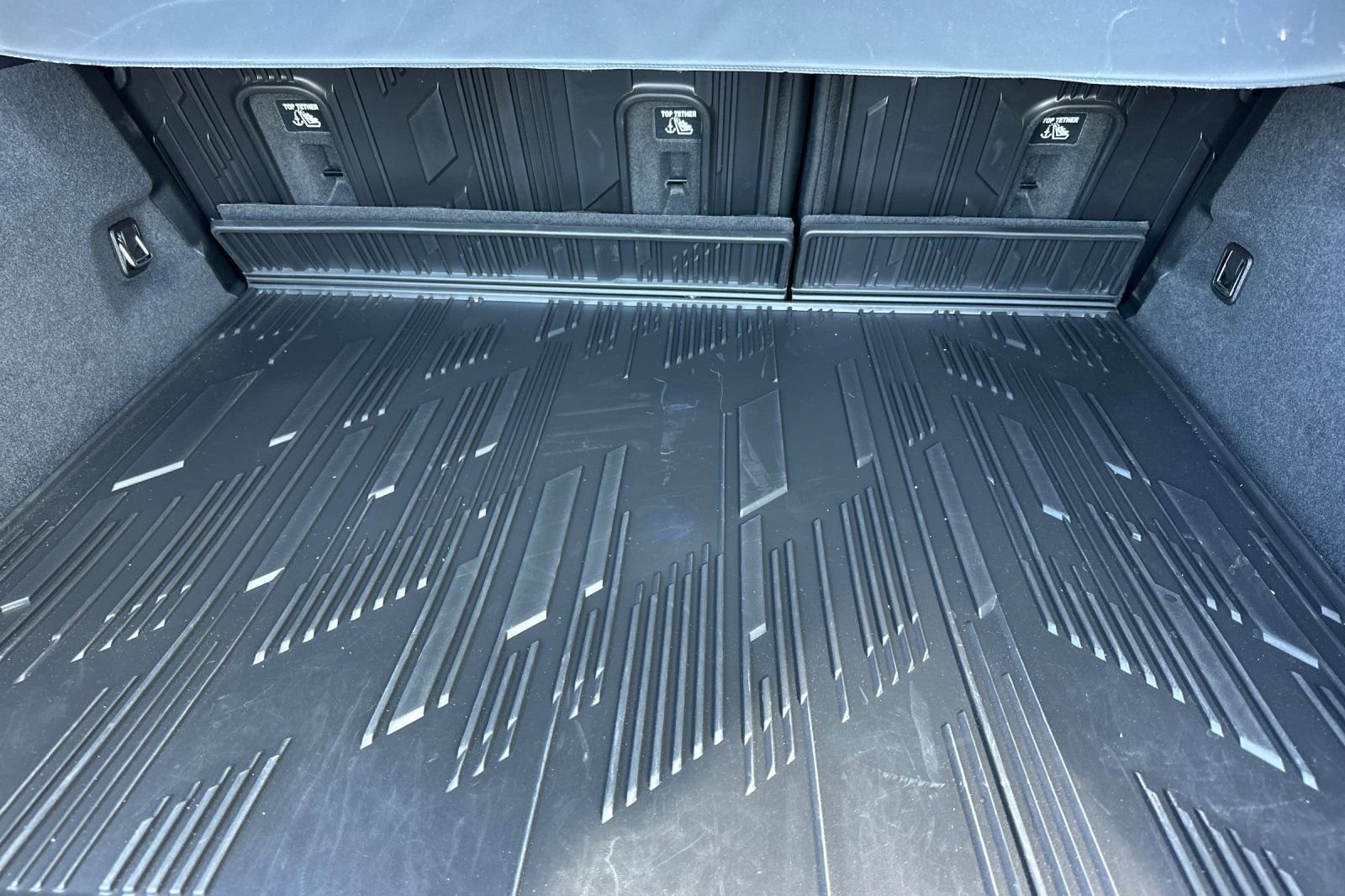 Certified 2026 Cadillac Lyriq Signature Sport w/ LPO, Floor Liner Package AWD/4WD image 16