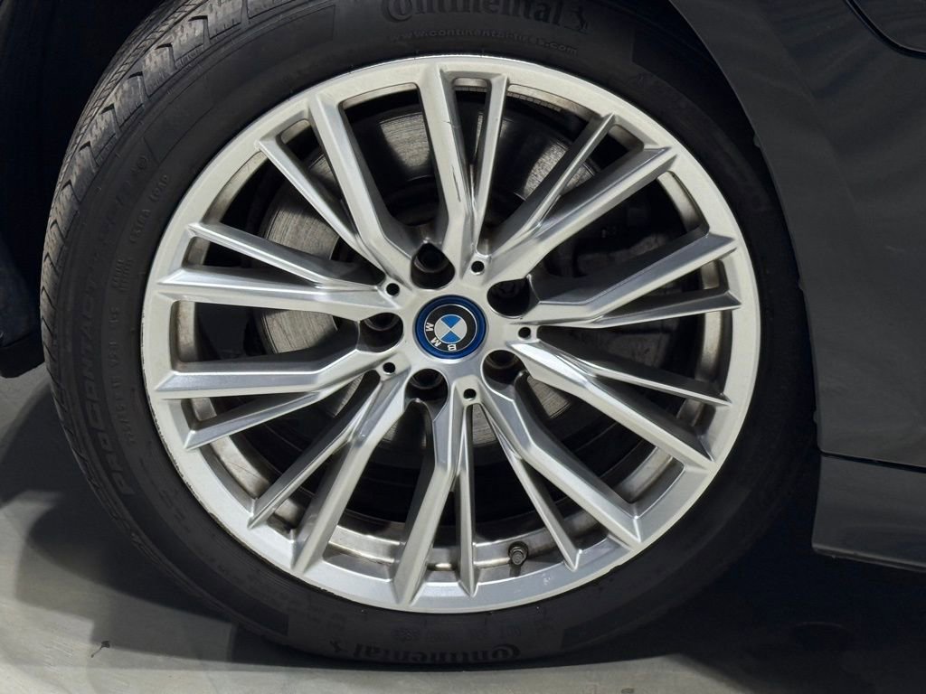 Used 2023 BMW 330e xDrive w/ Driving Assistance Package AWD/4WD image 7