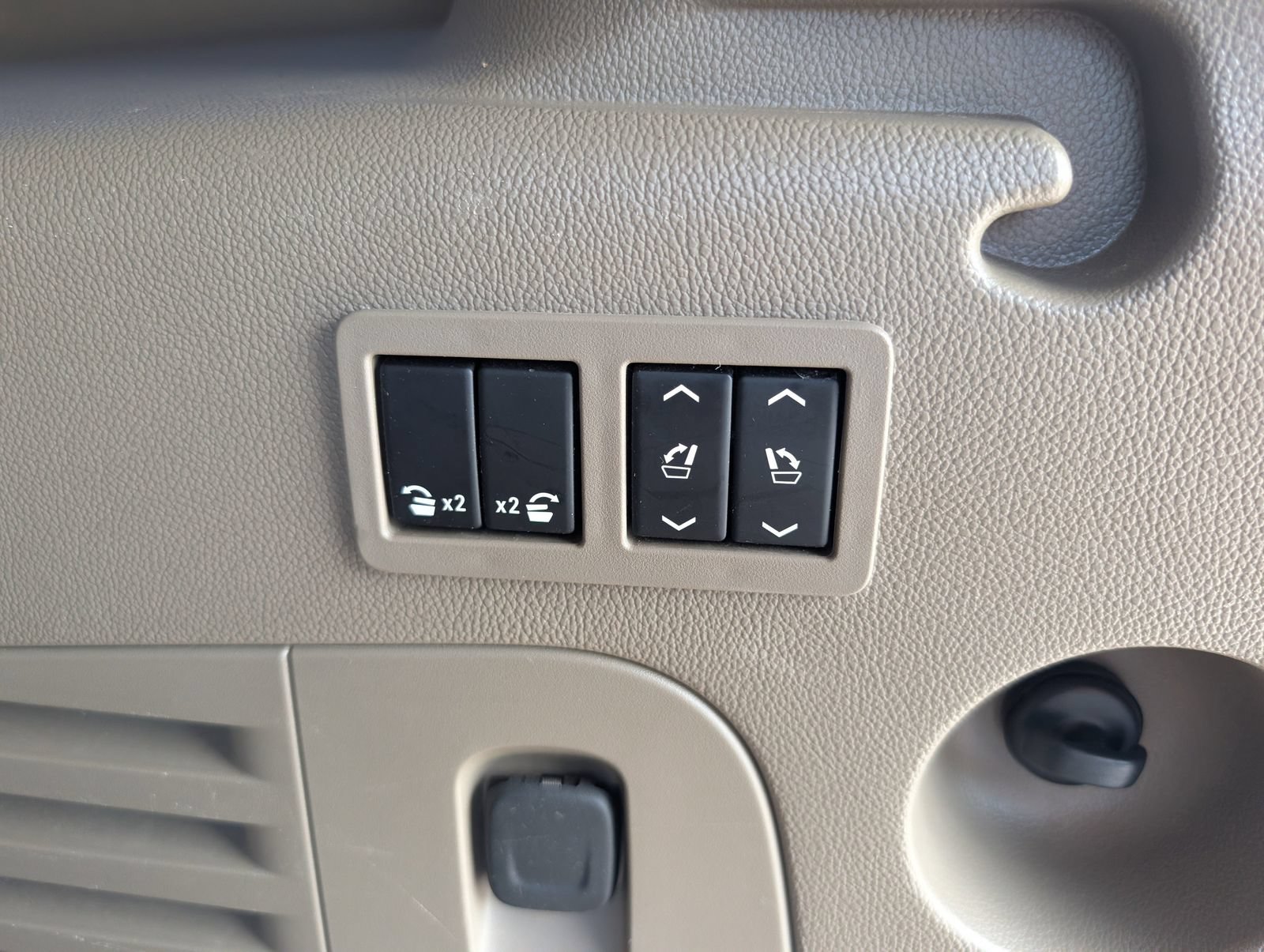 Used 2019 Chevrolet Suburban Premier AWD/4WD image 35