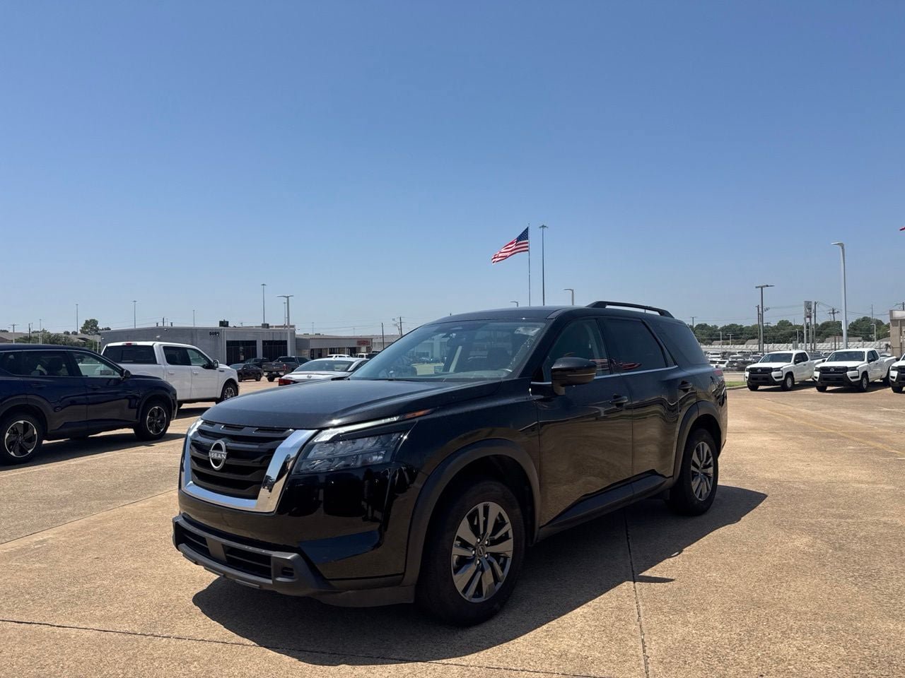 Certified 2025 Nissan Pathfinder SV FWD image 9