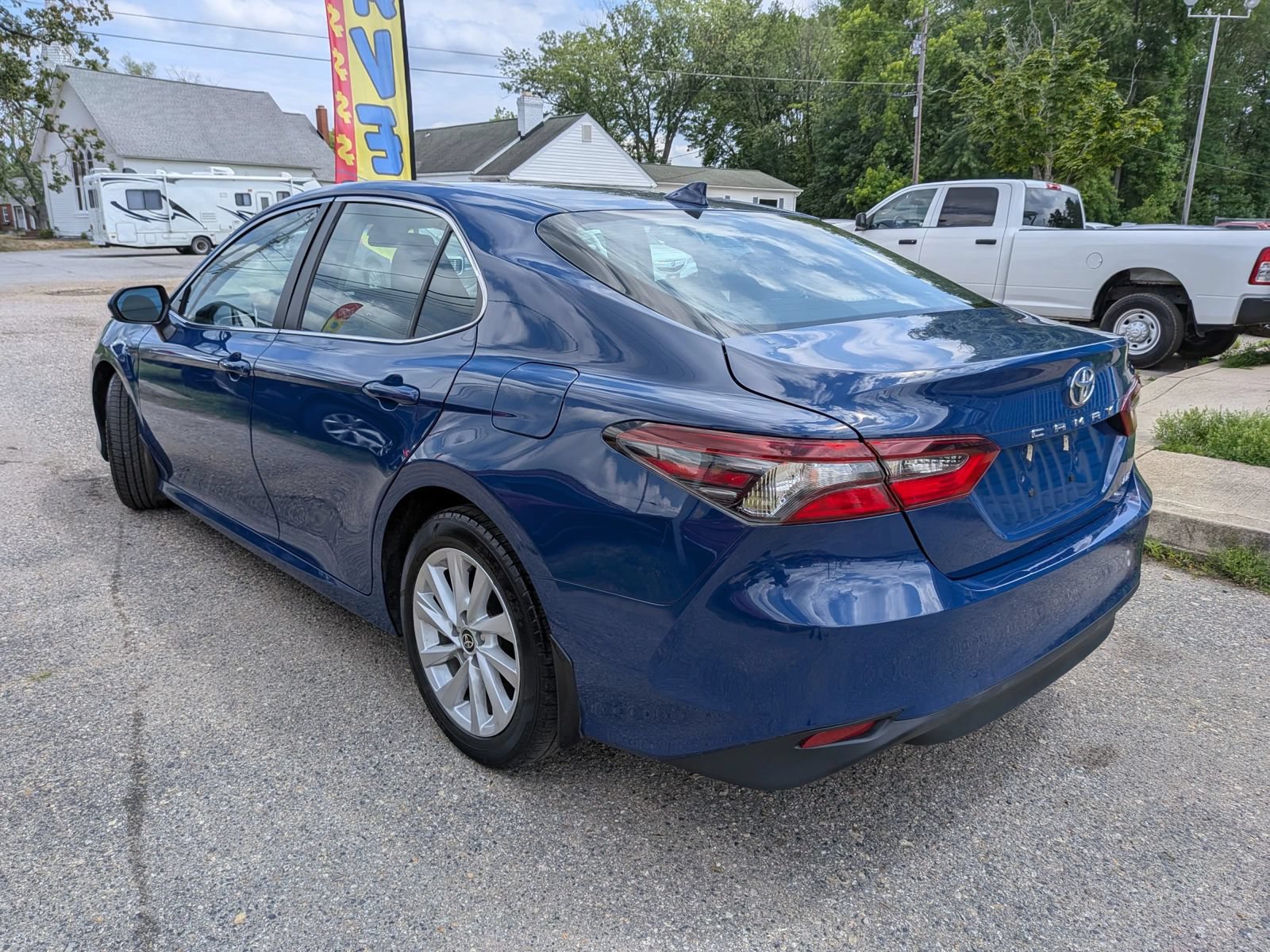 Used 2023 Toyota Camry LE FWD image 4