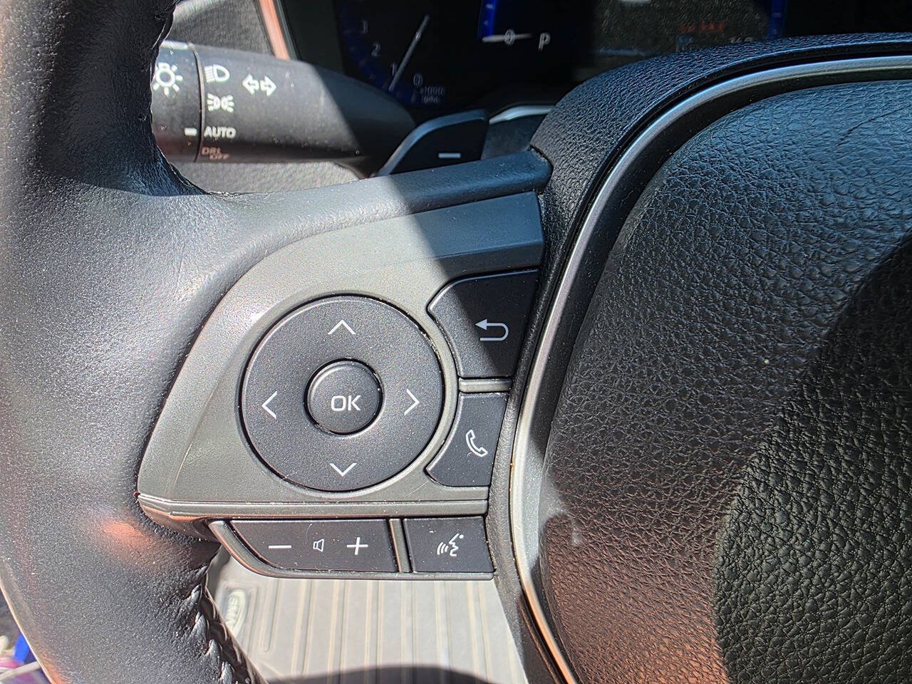 Used 2020 Toyota Corolla XSE FWD image 19