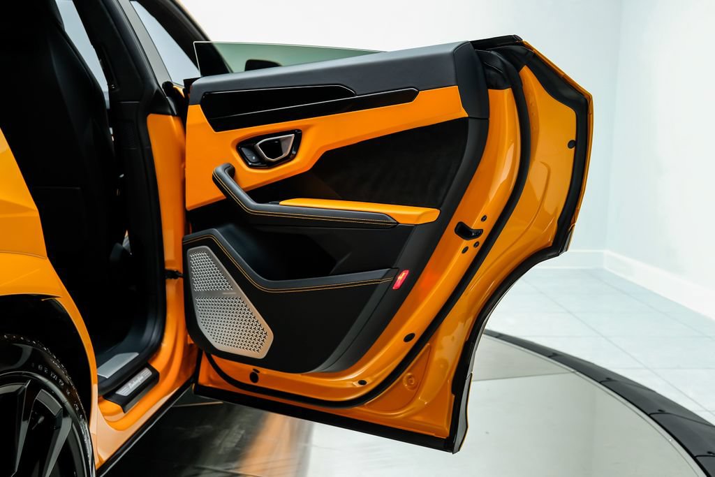 Used 2022 Lamborghini Urus AWD/4WD image 57