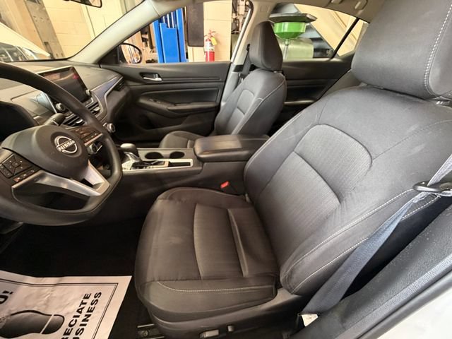 Used 2025 Nissan Altima 2.5 SV FWD image 9