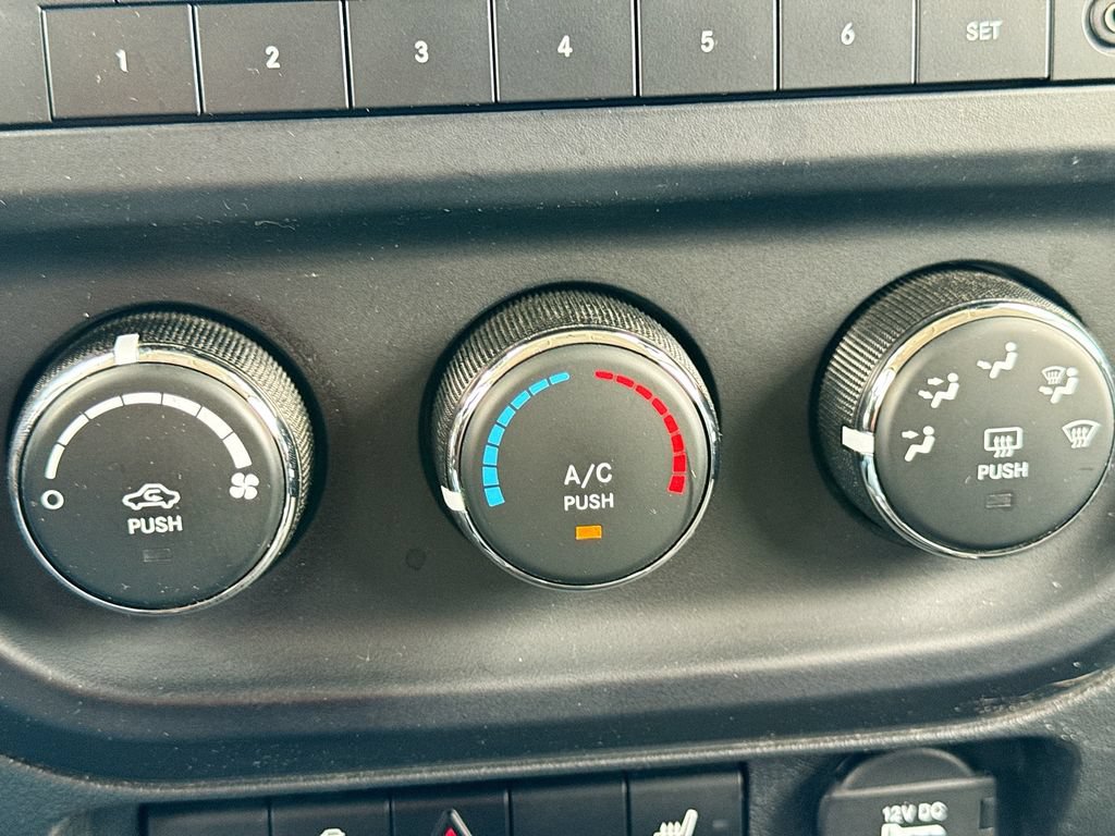 Used 2015 Jeep Patriot High Altitude FWD image 15