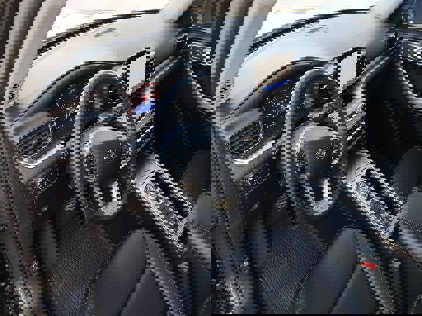 Used 2020 Ford Explorer XLT w/ Equipment Group 202A image 24