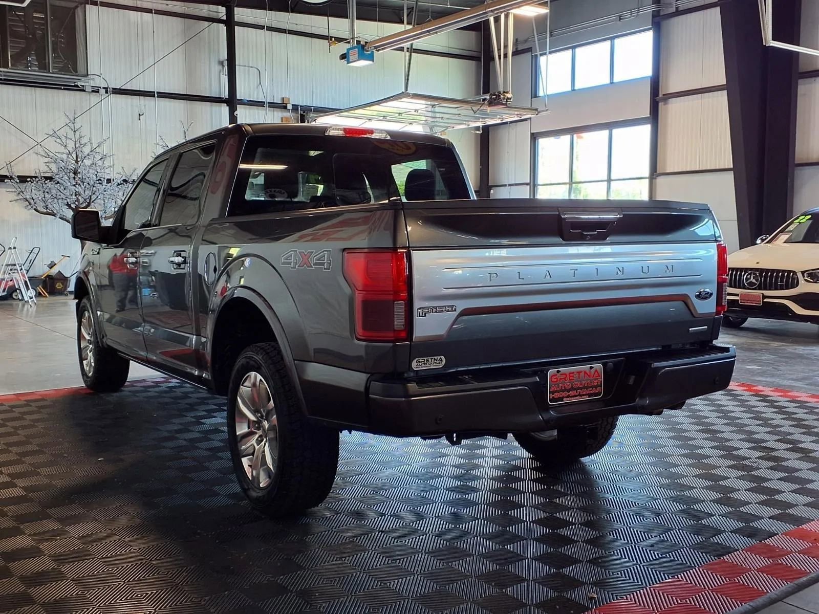 Used 2019 Ford F150 Platinum w/ Equipment Group 701A Luxury AWD/4WD image 4