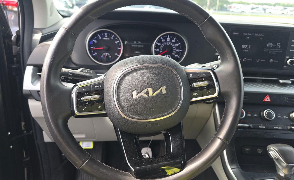 Used 2024 Kia Carnival LX FWD image 9