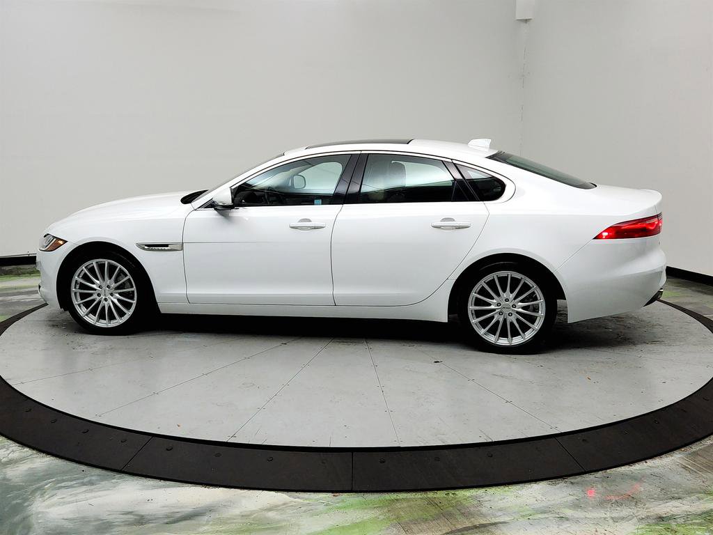 Used 2020 Jaguar XF Prestige image 8